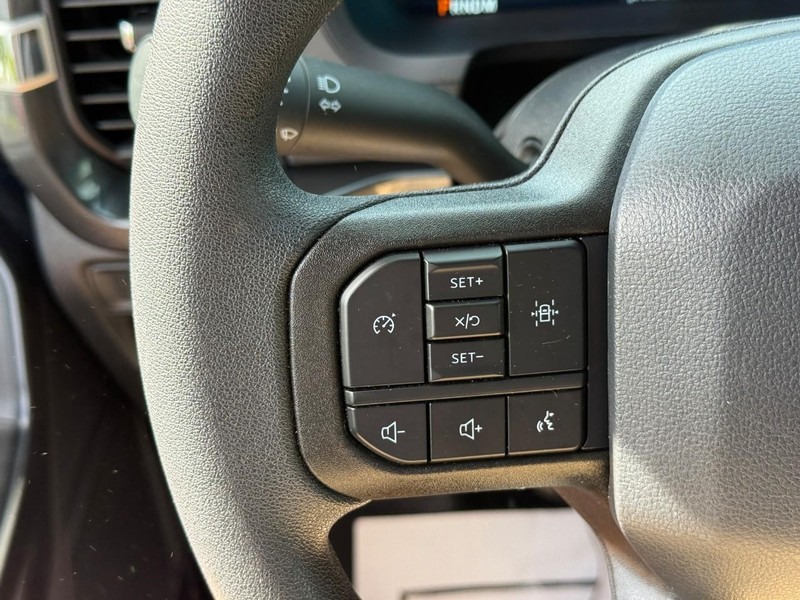 Ford F-150 Vehicle Full-screen Gallery Image 19