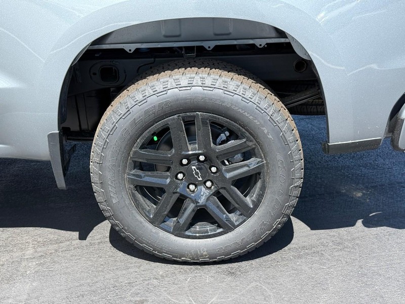 Chevrolet Silverado 1500 Vehicle Full-screen Gallery Image 4