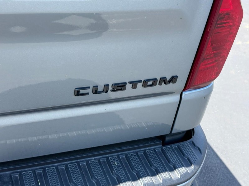 Chevrolet Silverado 1500 Vehicle Full-screen Gallery Image 5