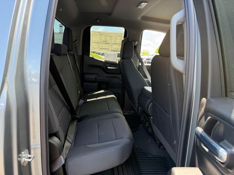 Chevrolet Silverado 1500 Vehicle Full-screen Gallery Image 6