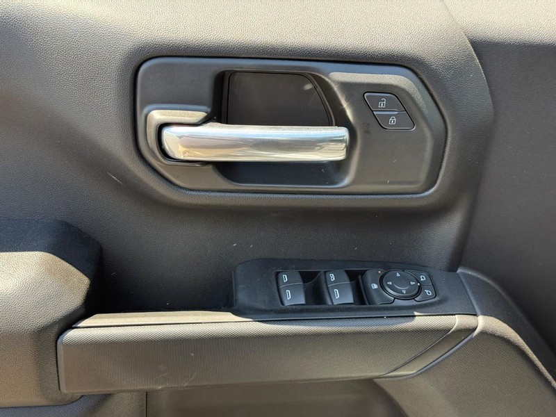 Chevrolet Silverado 1500 Vehicle Full-screen Gallery Image 7