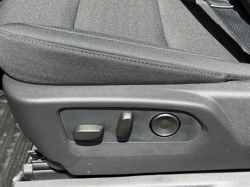 Chevrolet Silverado 1500 Vehicle Full-screen Gallery Image 9