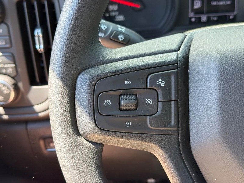 Chevrolet Silverado 1500 Vehicle Full-screen Gallery Image 10