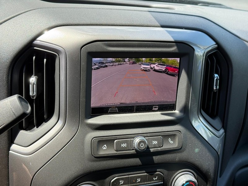 Chevrolet Silverado 1500 Vehicle Full-screen Gallery Image 11