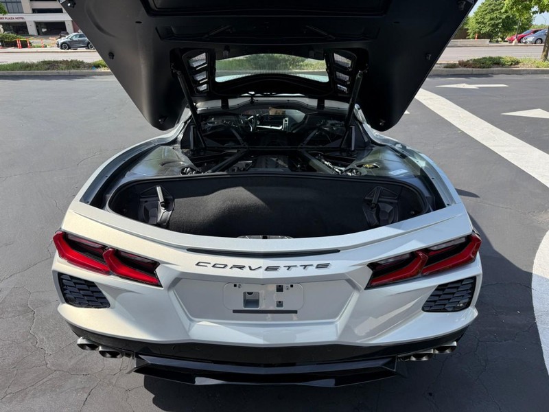 Chevrolet Corvette Vehicle Full-screen Gallery Image 5