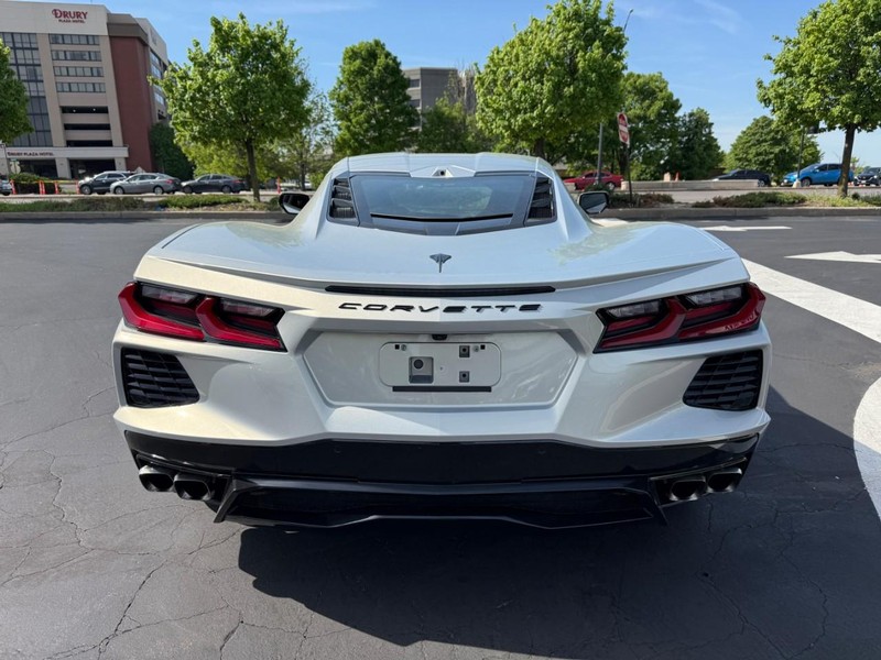 Chevrolet Corvette Vehicle Full-screen Gallery Image 6