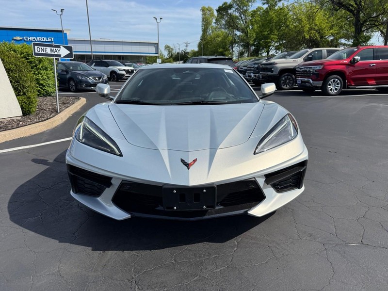 Chevrolet Corvette Vehicle Full-screen Gallery Image 9