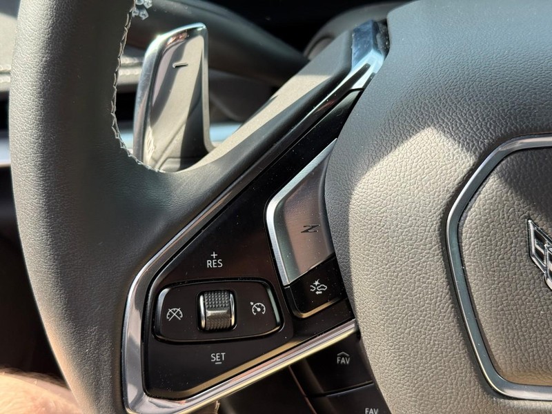 Chevrolet Corvette Vehicle Full-screen Gallery Image 16