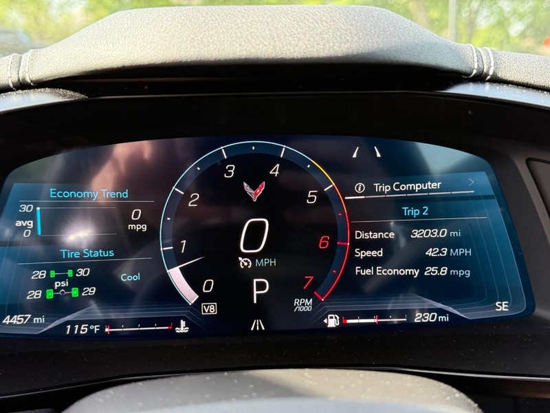 Chevrolet Corvette Vehicle Full-screen Gallery Image 18
