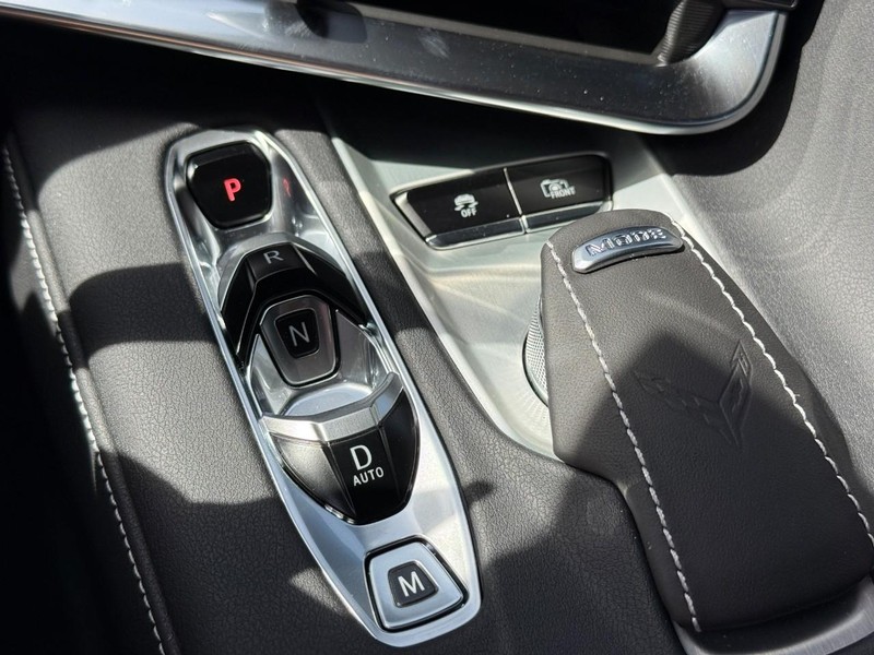Chevrolet Corvette Vehicle Full-screen Gallery Image 19