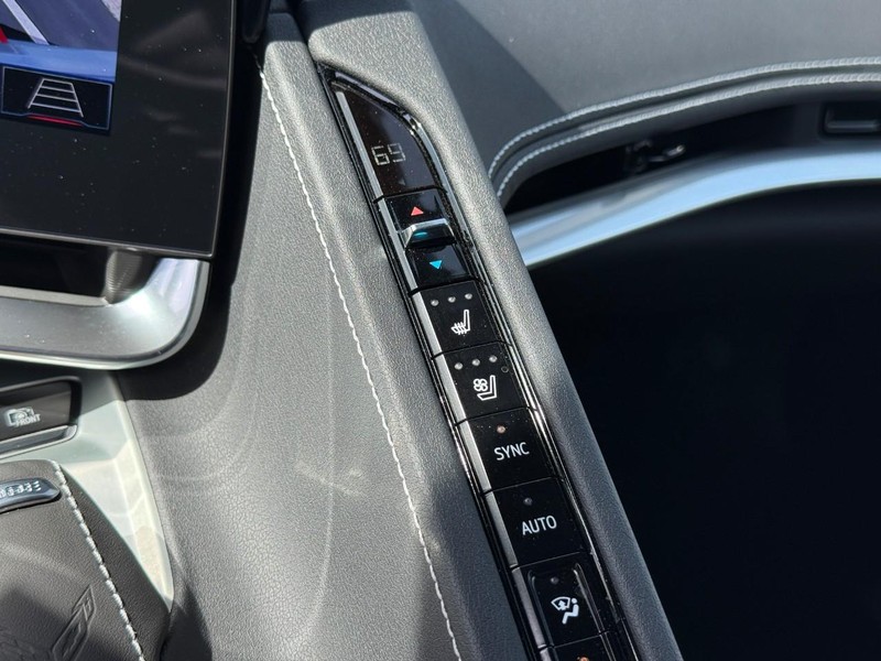 Chevrolet Corvette Vehicle Full-screen Gallery Image 21