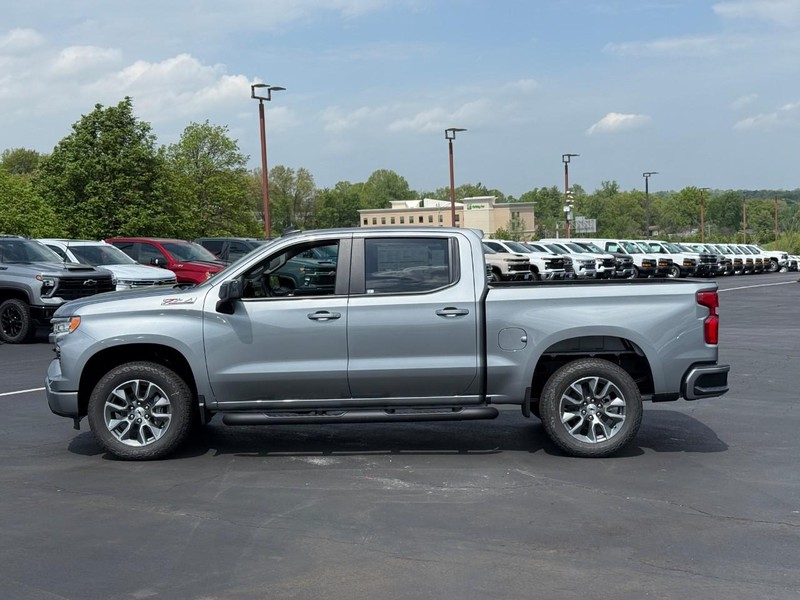 Chevrolet Silverado 1500 Vehicle Full-screen Gallery Image 2