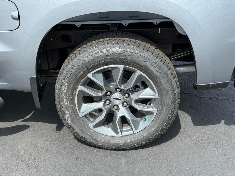 Chevrolet Silverado 1500 Vehicle Full-screen Gallery Image 4