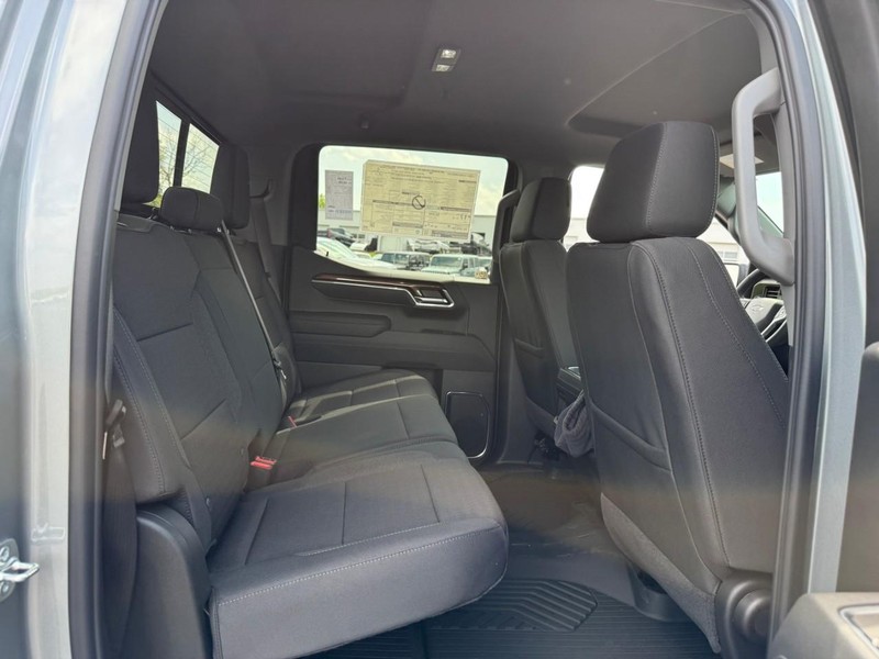 Chevrolet Silverado 1500 Vehicle Full-screen Gallery Image 6