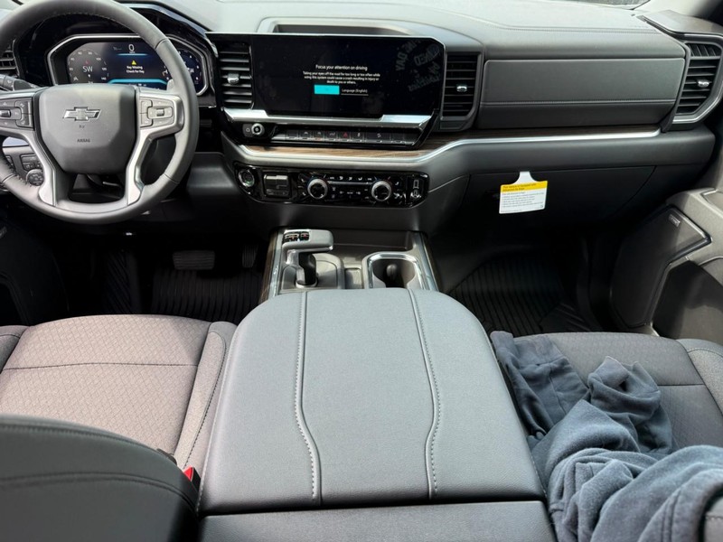 Chevrolet Silverado 1500 Vehicle Full-screen Gallery Image 7