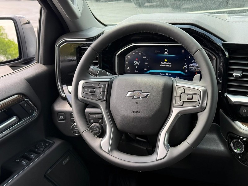 Chevrolet Silverado 1500 Vehicle Full-screen Gallery Image 8