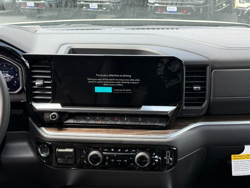 Chevrolet Silverado 1500 Vehicle Full-screen Gallery Image 9