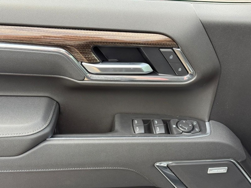 Chevrolet Silverado 1500 Vehicle Full-screen Gallery Image 11