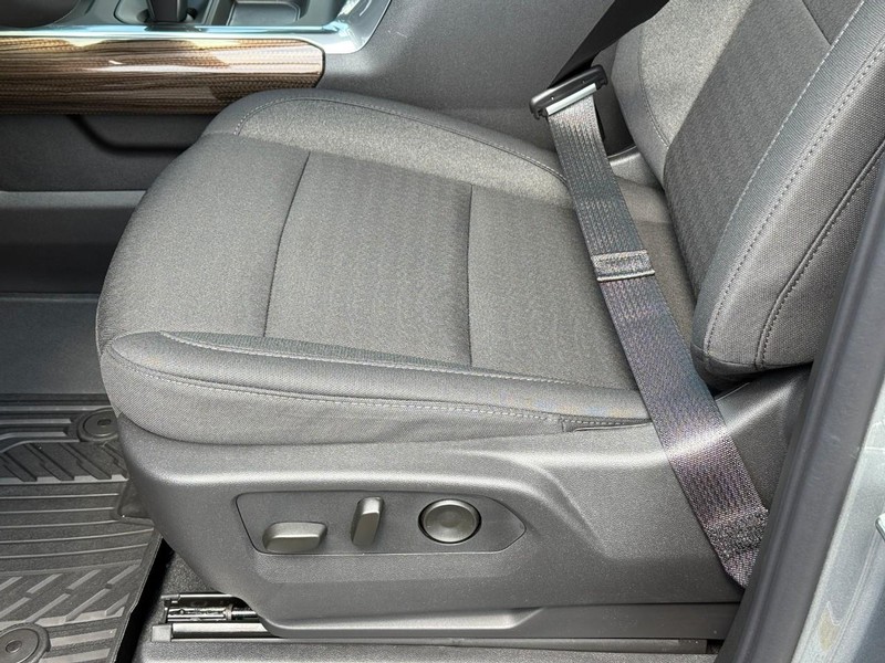 Chevrolet Silverado 1500 Vehicle Full-screen Gallery Image 12