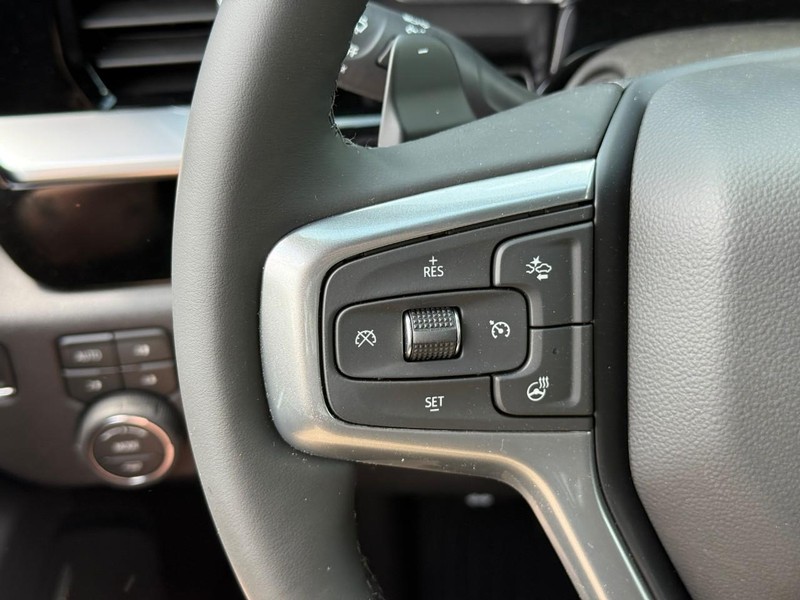 Chevrolet Silverado 1500 Vehicle Full-screen Gallery Image 14