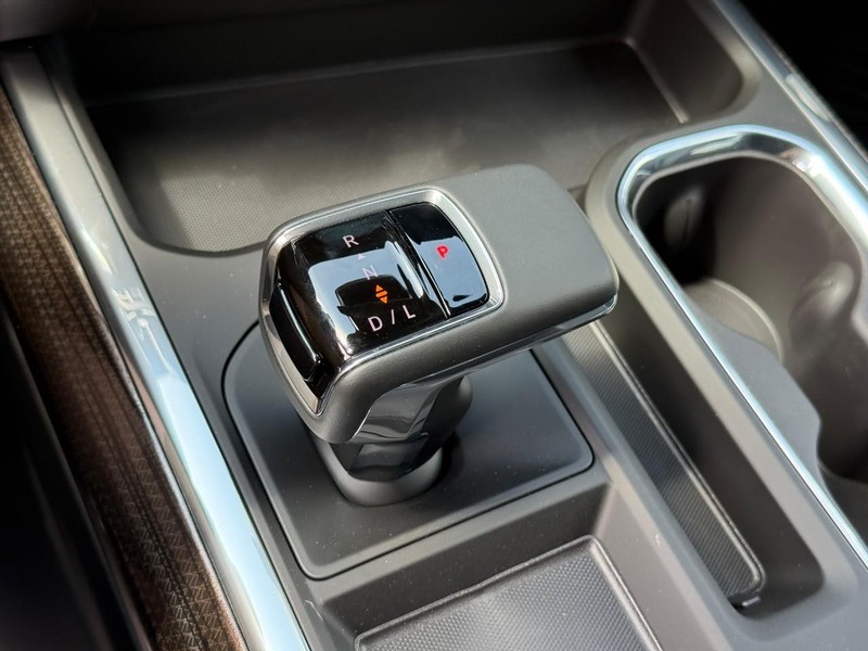Chevrolet Silverado 1500 Vehicle Full-screen Gallery Image 16
