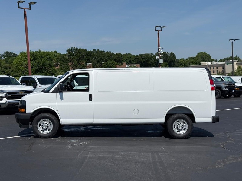 Chevrolet Express Cargo Van Vehicle Full-screen Gallery Image 2