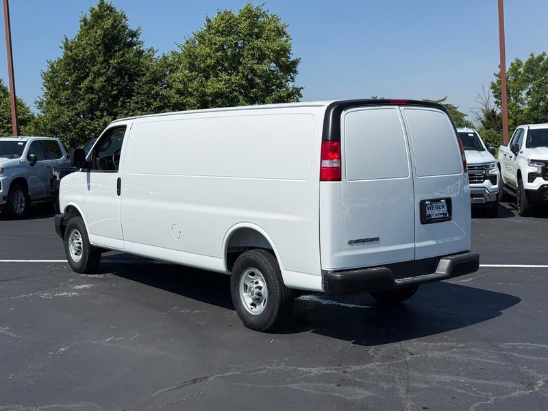 Chevrolet Express Cargo Van Vehicle Full-screen Gallery Image 3