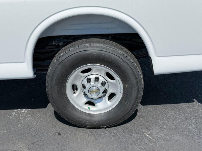 Chevrolet Express Cargo Van Vehicle Full-screen Gallery Image 4