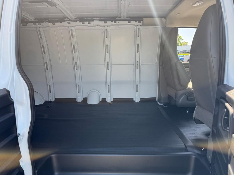 Chevrolet Express Cargo Van Vehicle Full-screen Gallery Image 5