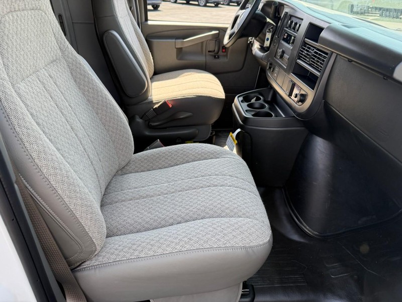 Chevrolet Express Cargo Van Vehicle Full-screen Gallery Image 7