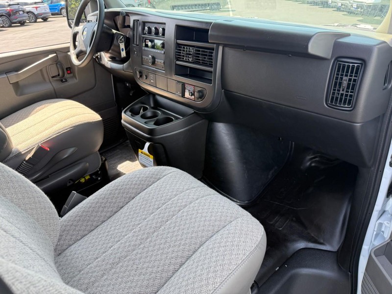 Chevrolet Express Cargo Van Vehicle Full-screen Gallery Image 8