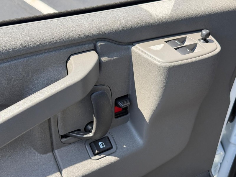 Chevrolet Express Cargo Van Vehicle Full-screen Gallery Image 9