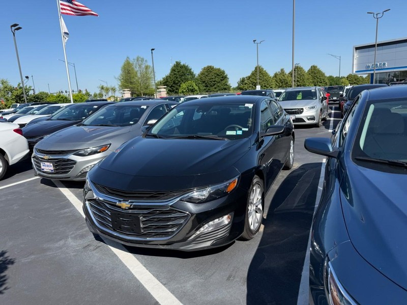 Chevrolet Malibu Vehicle Full-screen Gallery Image 2