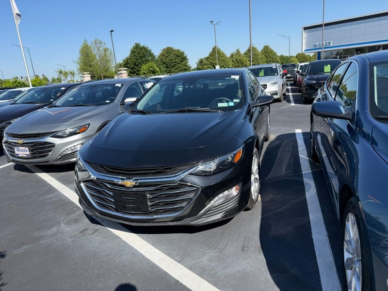 Chevrolet Malibu Vehicle Full-screen Gallery Image 3