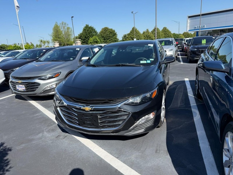 Chevrolet Malibu Vehicle Full-screen Gallery Image 4