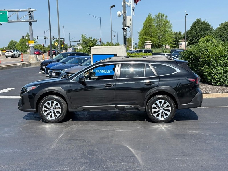 Subaru Outback Vehicle Full-screen Gallery Image 2
