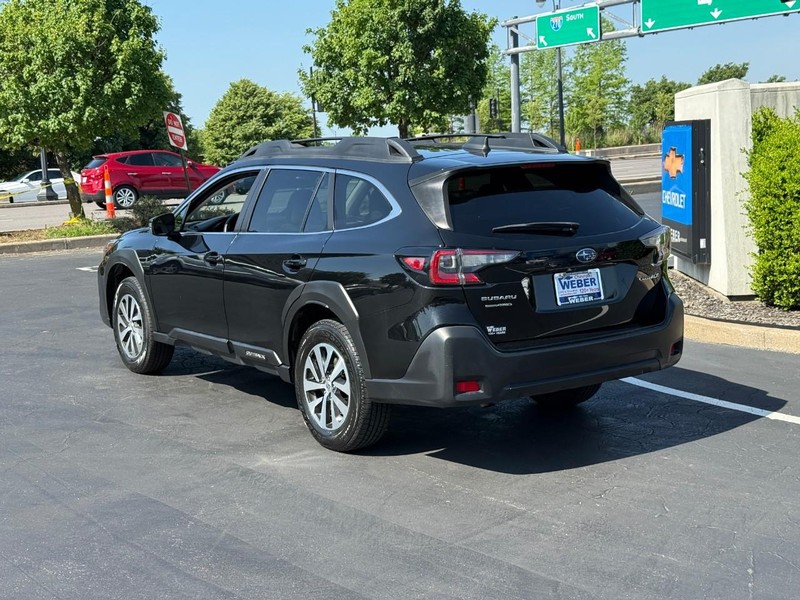 Subaru Outback Vehicle Full-screen Gallery Image 3