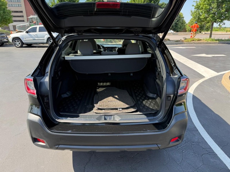 Subaru Outback Vehicle Full-screen Gallery Image 6