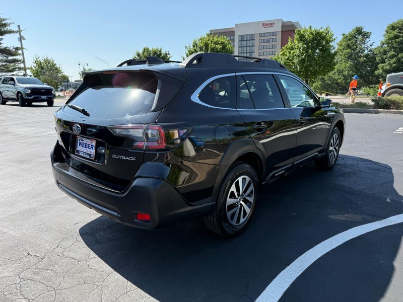 Subaru Outback Vehicle Full-screen Gallery Image 8