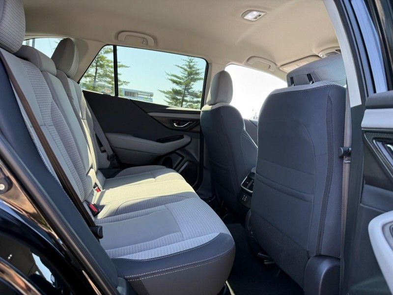 Subaru Outback Vehicle Full-screen Gallery Image 11