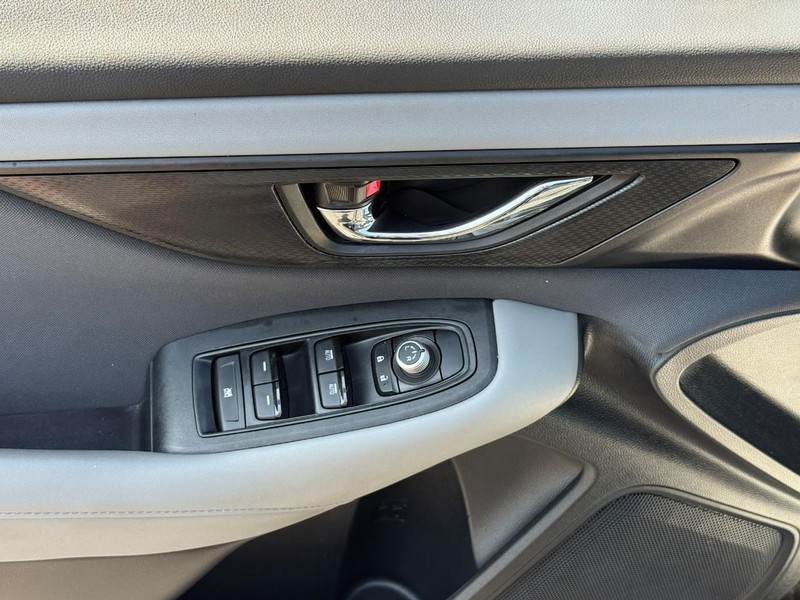 Subaru Outback Vehicle Full-screen Gallery Image 17