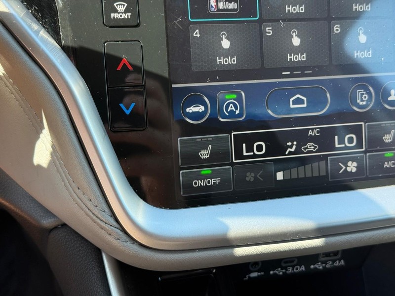 Subaru Outback Vehicle Full-screen Gallery Image 24