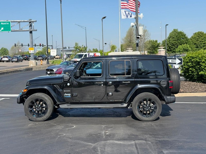 Jeep Wrangler 4xe Vehicle Full-screen Gallery Image 2