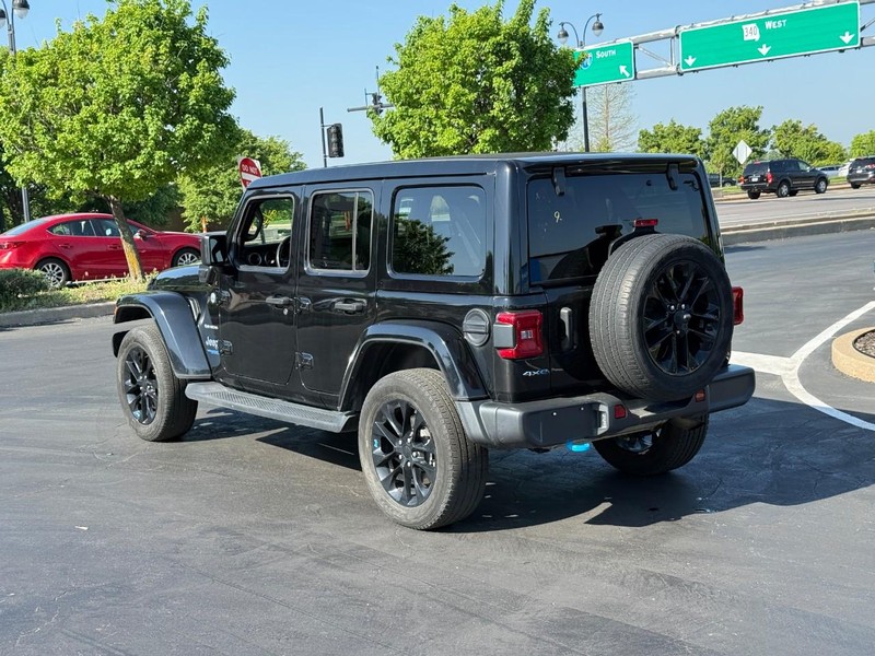 Jeep Wrangler 4xe Vehicle Full-screen Gallery Image 3