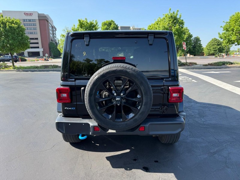 Jeep Wrangler 4xe Vehicle Full-screen Gallery Image 6