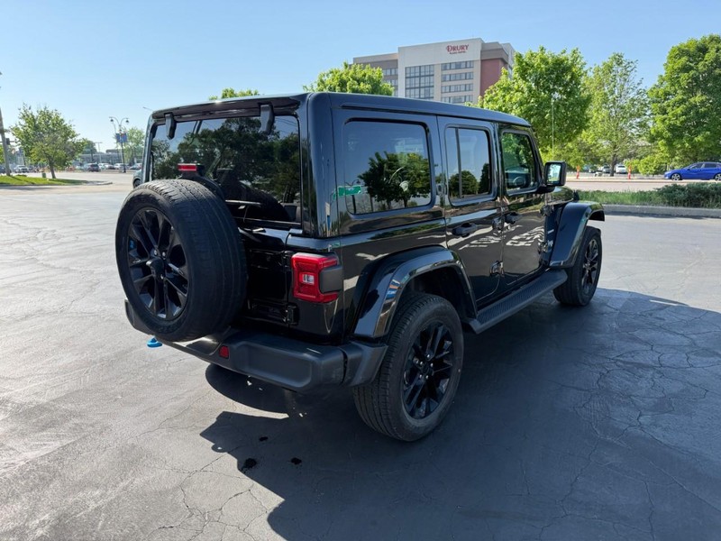 Jeep Wrangler 4xe Vehicle Full-screen Gallery Image 7