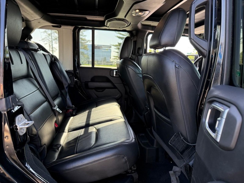 Jeep Wrangler 4xe Vehicle Full-screen Gallery Image 10