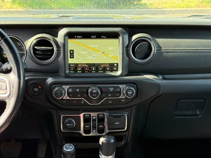 Jeep Wrangler 4xe Vehicle Full-screen Gallery Image 13
