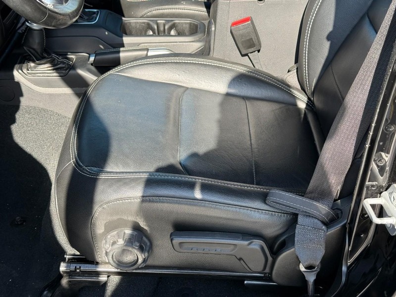 Jeep Wrangler 4xe Vehicle Full-screen Gallery Image 16