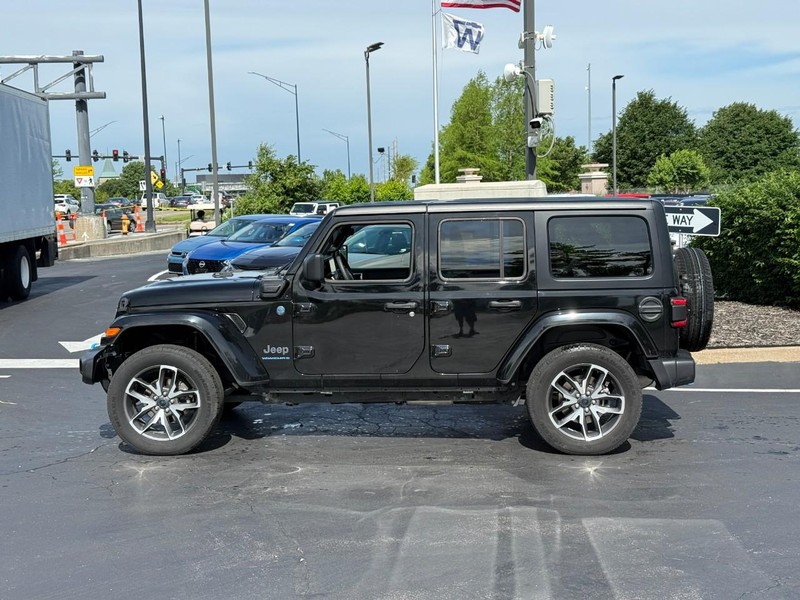 Jeep Wrangler 4xe Vehicle Full-screen Gallery Image 2
